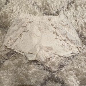 Blu pepper ivory lace shorts